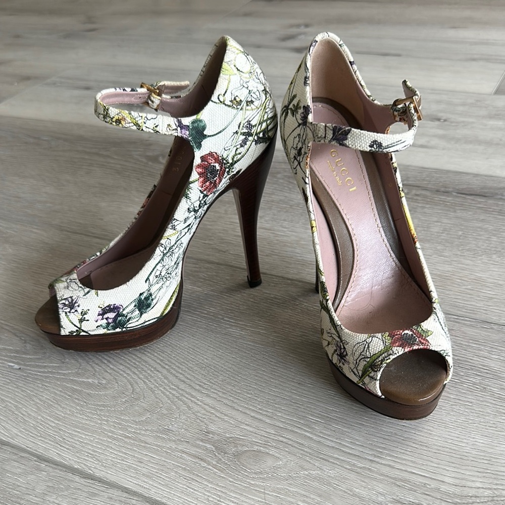 Gucci Floral Print Peep-Toe Heels